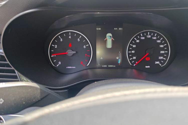 Used BYD Song MAX 2018 1.5T Manual Smart Connect Luxury 6-Seater Odometer Close Up
