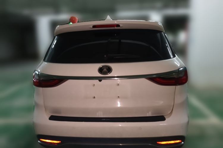 Used BYD Song MAX 2018 1.5T Automatic Smart Connect Elite Model with 6 Seats Rear
