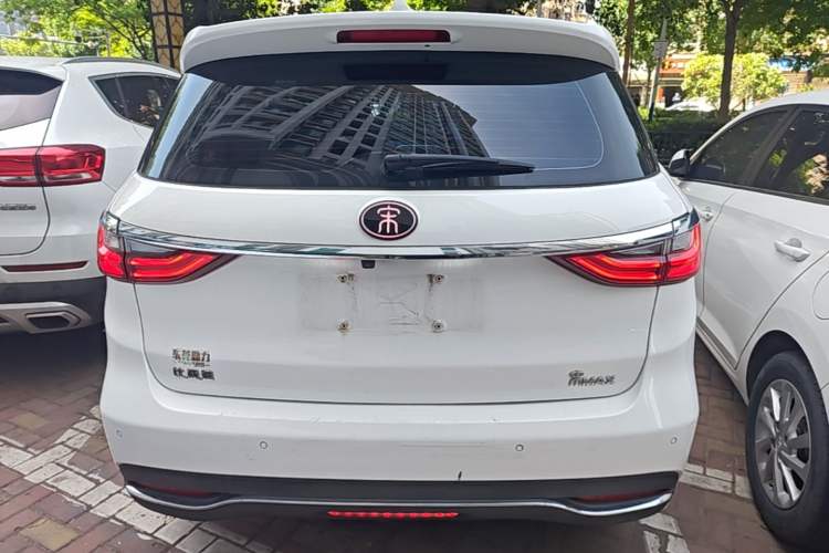 Used BYD Song MAX 2018 1.5T Automatic Smart Connect Luxury 6-Seater Rear