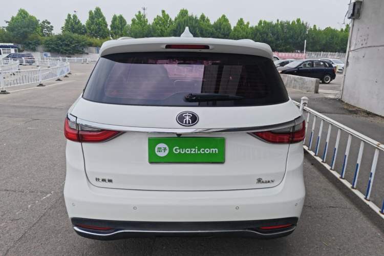 Used BYD Song MAX 2018 1.5T Automatic Smart Connect Elite Model with 6 Seats Rear