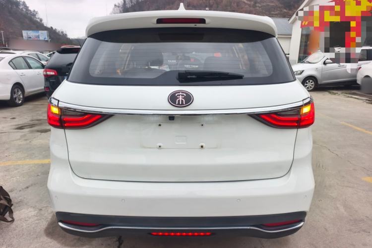 Used BYD Song MAX 2018 1.5T Automatic Smart Connect Elite Model with 6 Seats Rear