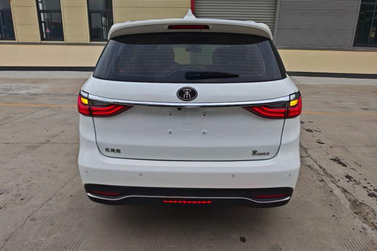 Used BYD Song MAX 2018 1.5T Automatic Smart Connect Luxury 6-Seater Rear