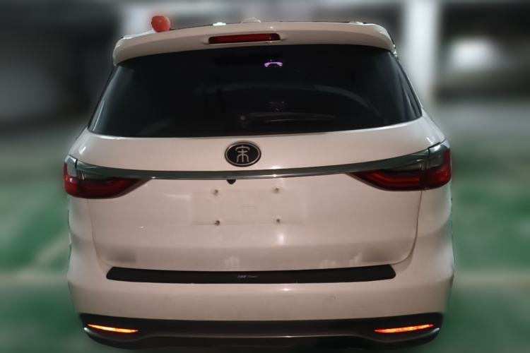 Used BYD Song MAX 2018 1.5T Automatic Smart Connect Elite Model with 6 Seats Rear