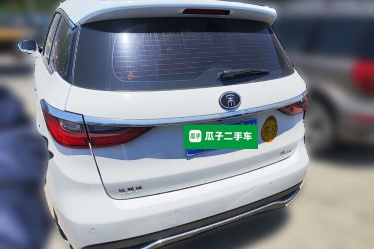 Used BYD Song MAX 2018 1.5T Automatic Smart Connect Elite Model with 6 Seats Rear