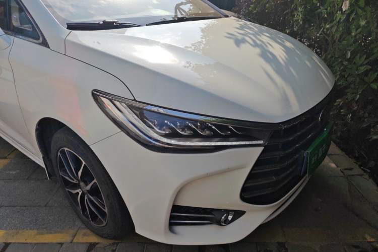 Used BYD Song MAX 2018 1.5T Automatic Smart Connect Elite Model with 6 Seats Right Front Headlight