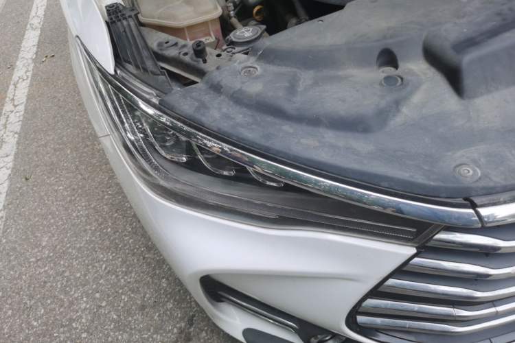 Used BYD Song MAX 2018 1.5T Manual Smart Connect Luxury 6-Seater Right Front Headlight