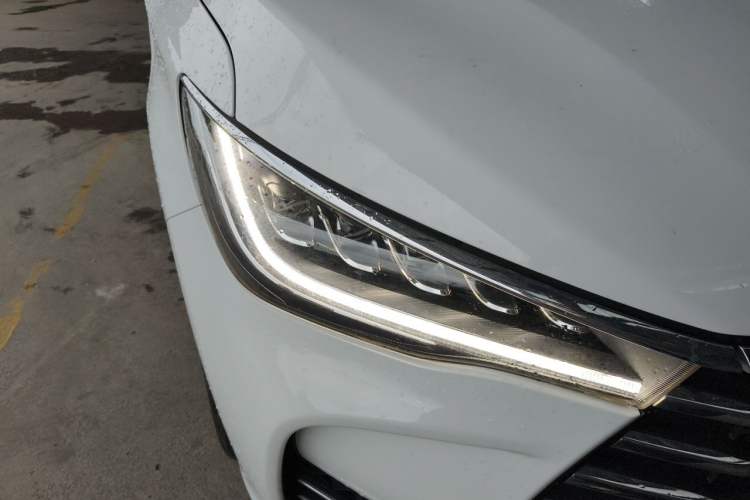 Used BYD Song MAX 2018 1.5T Automatic Smart Connect Luxury 7-Seater Right Front Headlight
