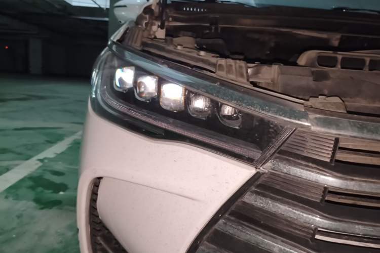 Used BYD Song MAX 2018 1.5T Automatic Smart Connect Elite Model with 6 Seats Right Front Headlight