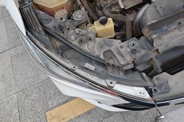 Used BYD Song MAX 2018 1.5T Automatic Smart Connect Luxury 6-Seater Right Front Headlight