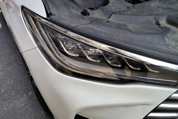 Used BYD Song MAX 2018 1.5T Automatic Smart Connect Elite Model with 6 Seats Right Front Headlight