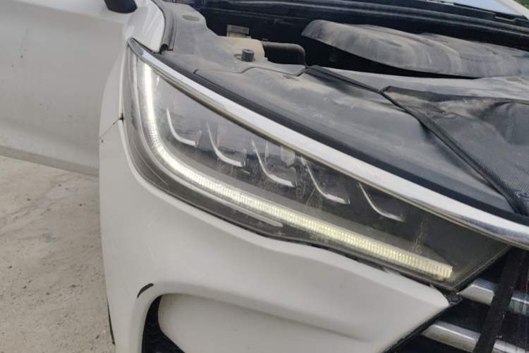 Used BYD Song MAX 2018 1.5T Automatic Smart Connect Elite Model with 6 Seats Right Front Headlight