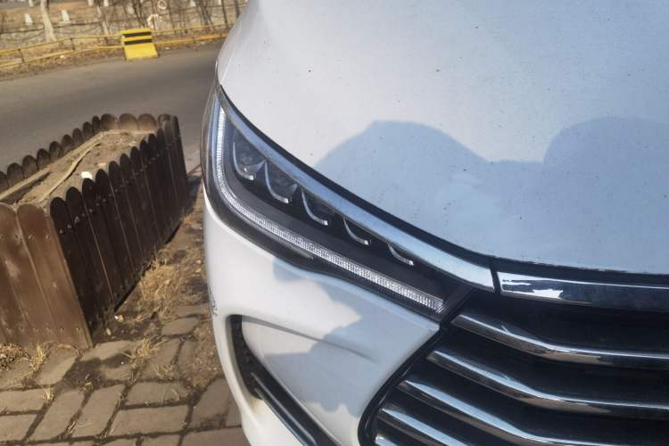 Used BYD Song MAX 2018 1.5T Automatic Smart Connect Luxury 6-Seater Right Front Headlight