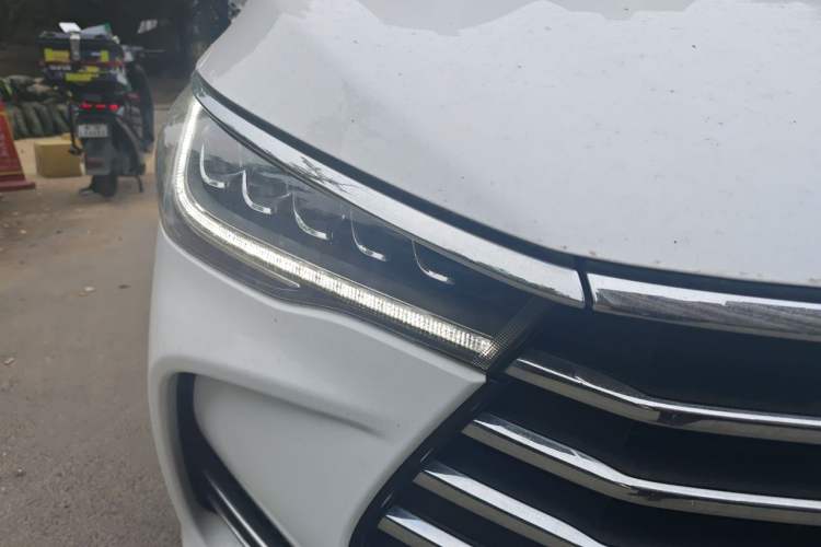 Used BYD Song MAX 2018 1.5T Automatic Smart Connect Luxury 7-Seater Right Front Headlight