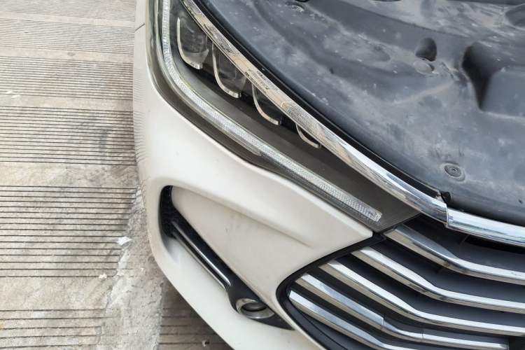 Used BYD Song MAX 2018 1.5T Automatic Smart Connect Luxury 6-Seater Right Front Headlight