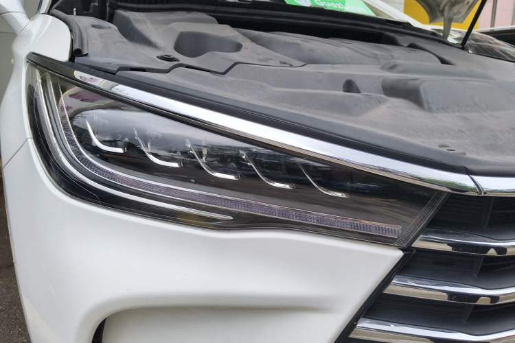 Used BYD Song MAX 2018 1.5T Automatic Smart Connect Elite Model with 6 Seats Right Front Headlight