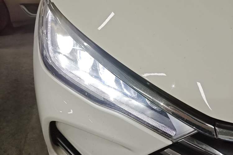 Used BYD Song MAX 2018 1.5T Automatic Smart Connect Elite Model with 6 Seats Right Front Headlight