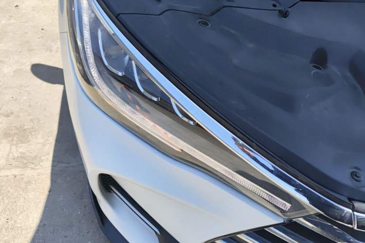 Used BYD Song MAX 2018 1.5T Automatic Smart Connect Elite Model with 6 Seats Right Front Headlight