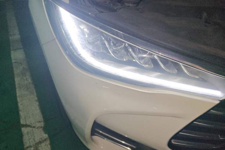 Used BYD Song MAX 2018 1.5T Manual Comfort 6-Seater Right Front Headlight