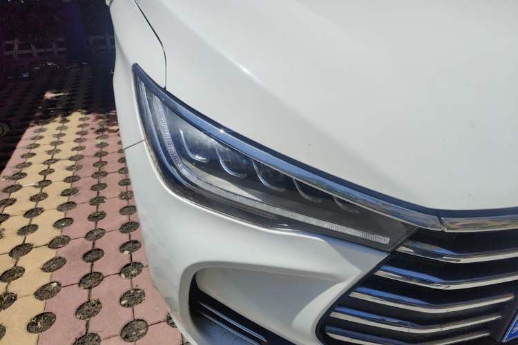 Used BYD Song MAX 2018 1.5T Automatic Smart Connect Luxury 6-Seater Right Front Headlight