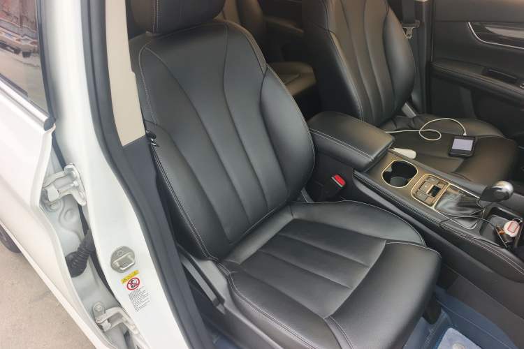 Used BYD Song MAX 2018 1.5T Automatic Smart Connect Elite Model with 6 Seats Right Front Seat