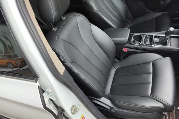 Used BYD Song MAX 2018 1.5T Automatic Smart Connect Luxury 6-Seater Right Front Seat