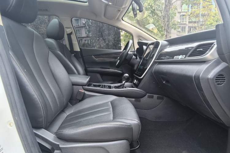 Used BYD Song MAX 2018 1.5T Automatic Smart Connect Elite Model with 6 Seats Right Front Seat