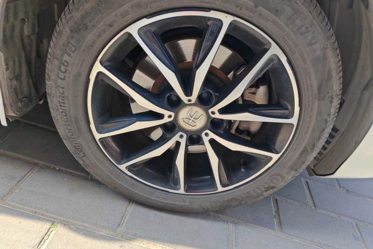 Used BYD Song MAX 2018 1.5T Automatic Smart Connect Elite Model with 6 Seats Right Front Wheel Hub