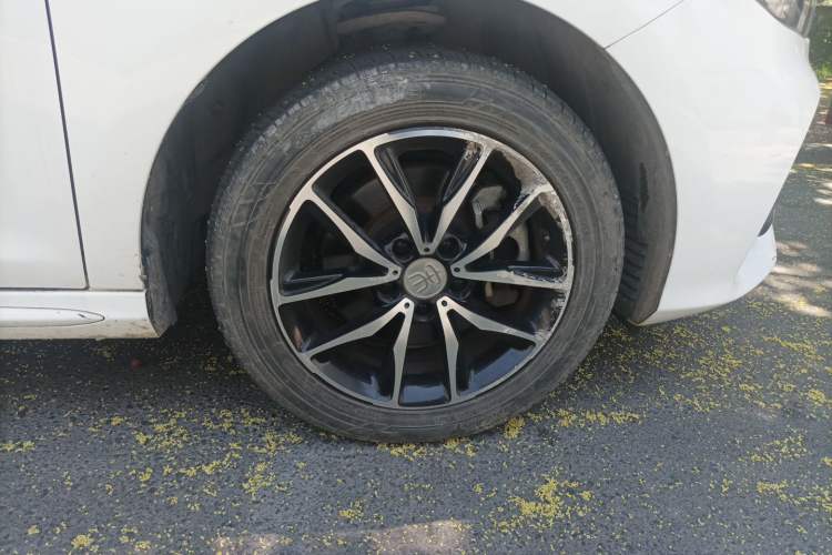 Used BYD Song MAX 2018 1.5T Manual Smart Connect Luxury 6-Seater Right Front Wheel Hub