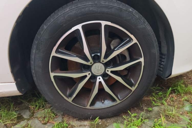 Used BYD Song MAX 2018 1.5T Automatic Smart Connect Luxury 6-Seater Right Front Wheel Hub