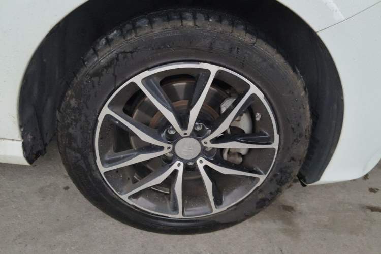 Used BYD Song MAX 2018 1.5T Automatic Smart Connect Luxury 7-Seater Right Front Wheel Hub