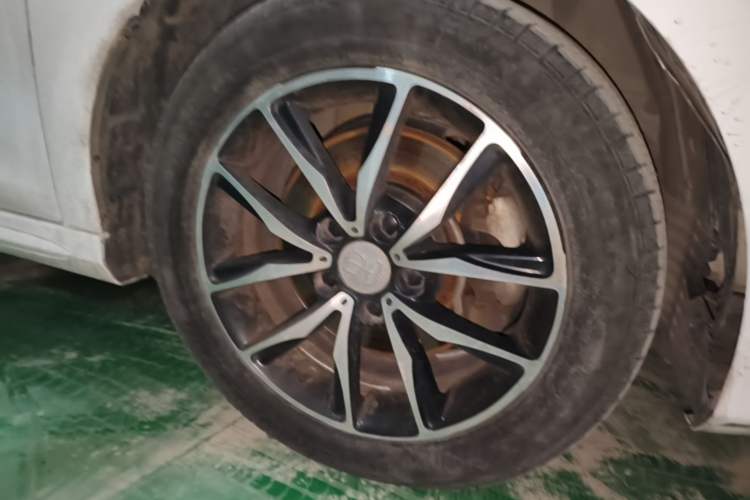 Used BYD Song MAX 2018 1.5T Automatic Smart Connect Elite Model with 6 Seats Right Front Wheel Hub