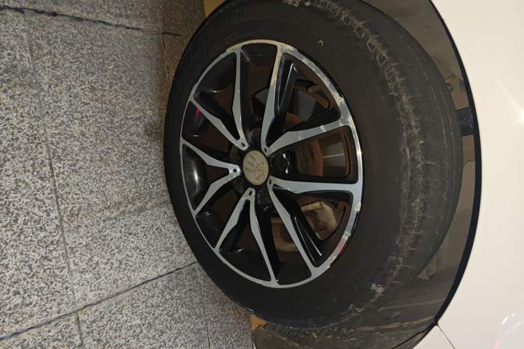 Used BYD Song MAX 2018 1.5T Automatic Smart Connect Luxury 6-Seater Right Front Wheel Hub