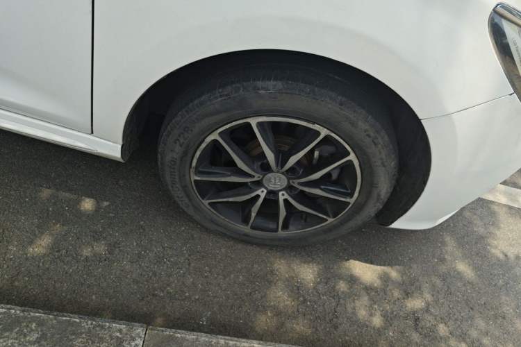 Used BYD Song MAX 2018 1.5T Manual Smart Connect Luxury 6-Seater Right Front Wheel Hub
