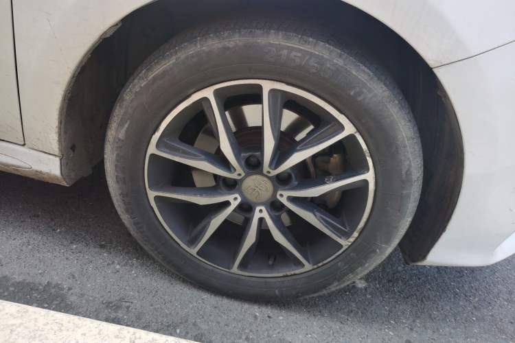 Used BYD Song MAX 2018 1.5T Automatic Smart Connect Elite Model with 6 Seats Right Front Wheel Hub