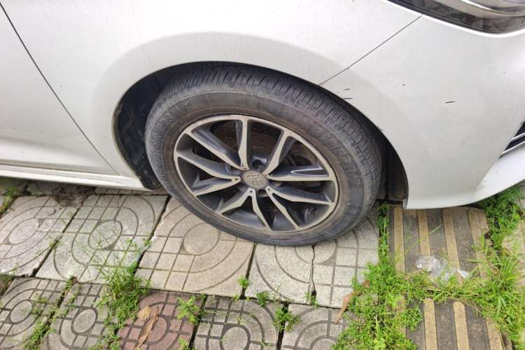 Used BYD Song MAX 2018 1.5T Automatic Smart Connect Luxury 6-Seater Right Front Wheel Hub