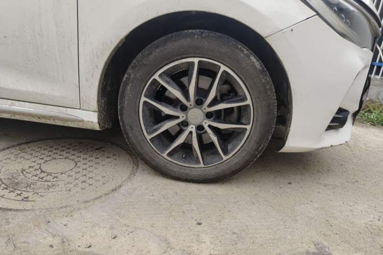 Used BYD Song MAX 2018 1.5T Automatic Smart Connect Elite Model with 6 Seats Right Front Wheel Hub