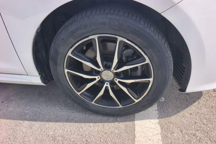 Used BYD Song MAX 2018 1.5T Automatic Smart Connect Elite Model with 6 Seats Right Front Wheel Hub