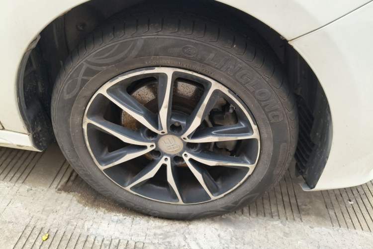 Used BYD Song MAX 2018 1.5T Automatic Smart Connect Luxury 6-Seater Right Front Wheel Hub