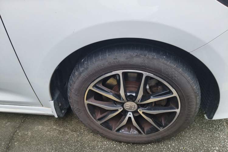 Used BYD Song MAX 2018 1.5T Automatic Smart Connect Elite Model with 6 Seats Right Front Wheel Hub