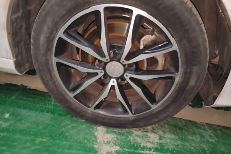 Used BYD Song MAX 2018 1.5T Automatic Smart Connect Elite Model with 6 Seats Right Front Wheel Hub