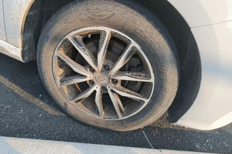 Used BYD Song MAX 2018 1.5T Manual Smart Connect Luxury 6-Seater Right Front Wheel Hub