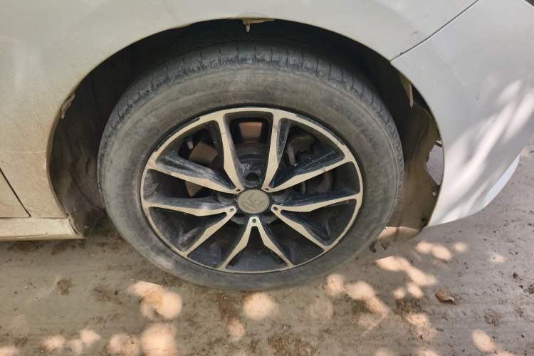 Used BYD Song MAX 2018 1.5T Automatic Smart Connect Elite Model with 6 Seats Right Front Wheel Hub