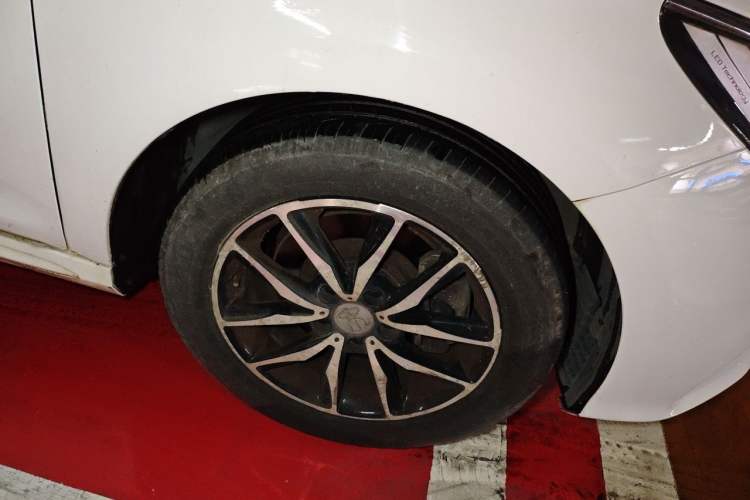 Used BYD Song MAX 2018 1.5T Automatic Smart Connect Luxury 6-Seater Right Front Wheel Hub