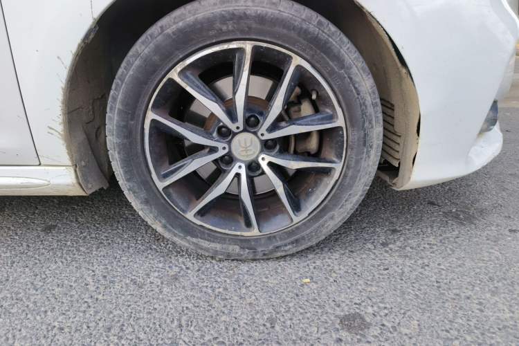 Used BYD Song MAX 2018 1.5T Automatic Smart Connect Elite Model with 6 Seats Right Front Wheel Hub
