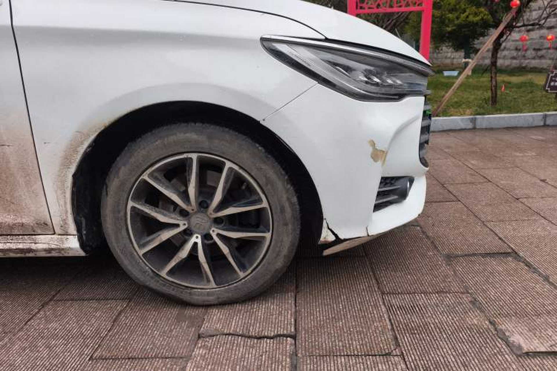 Used BYD Song MAX 2018 1.5T Automatic Smart Connect Elite Model with 6 Seats Right Front Wheel Hub