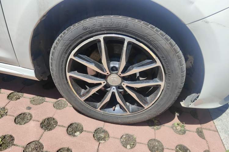 Used BYD Song MAX 2018 1.5T Automatic Smart Connect Luxury 6-Seater Right Front Wheel Hub
