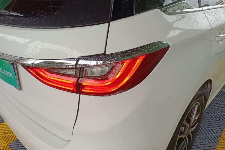 Used BYD Song MAX 2018 1.5T Automatic Smart Connect Luxury 6-Seater Right Rear Taillight