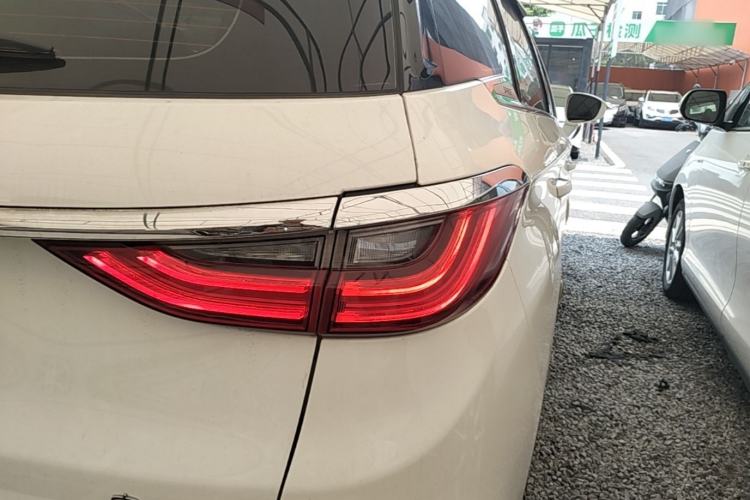 Used BYD Song MAX 2018 1.5T Automatic Smart Connect Elite Model with 6 Seats Right Rear Taillight
