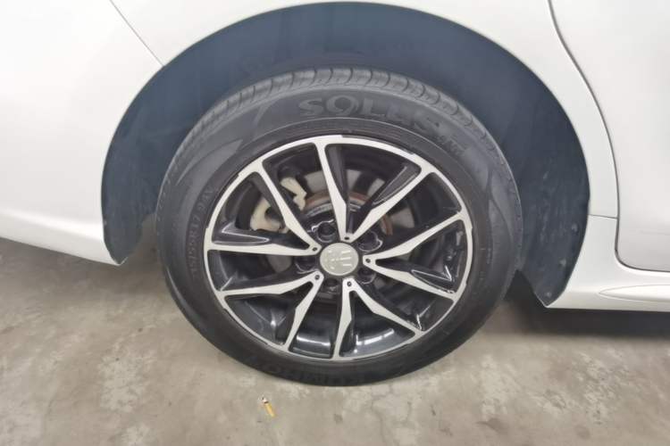 Used BYD Song MAX 2018 1.5T Automatic Smart Connect Elite Model with 6 Seats Right Rear Wheel Hub