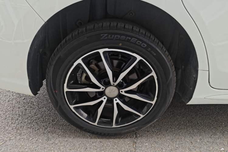 Used BYD Song MAX 2018 1.5T Automatic Smart Connect Elite Model with 6 Seats Right Rear Wheel Hub